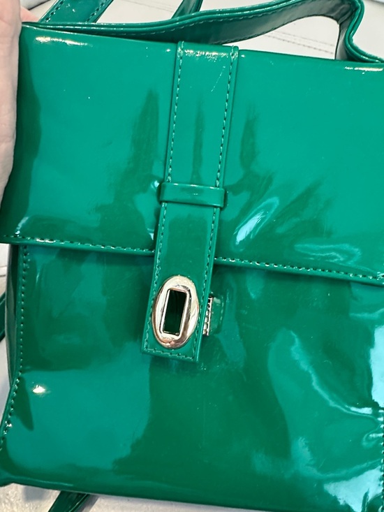 Forever 21 Green Patent Crossbody Bag - Gold Hardware - Picture 3 of 9